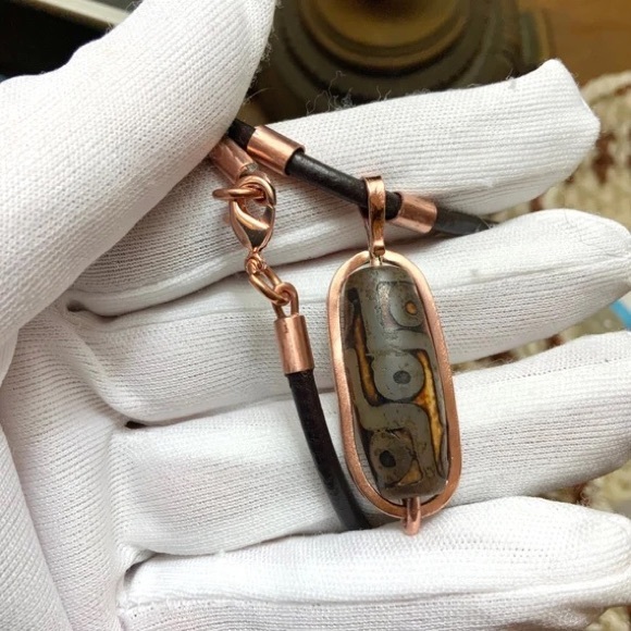 Necklace, Vintage Tibetan Dzi Bead On Solid Copper And Leather - Picture 5 of 5
